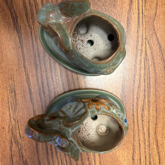 Handcrafted green ceramic elaphent planters with base. - Picture 6 of 6